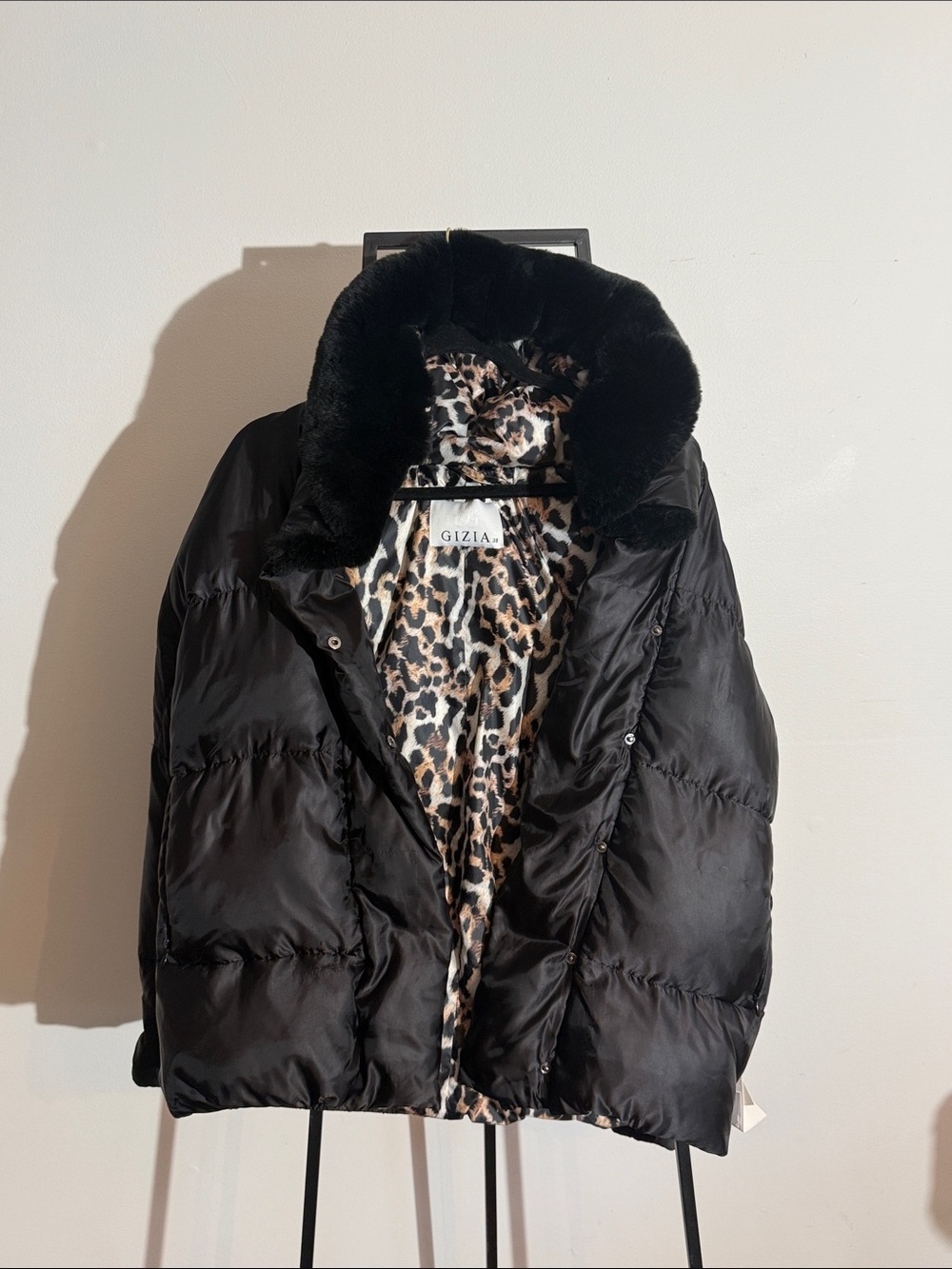 Gizia Black Puffer Jacket with Faux Fur Collar and Leopard Lining